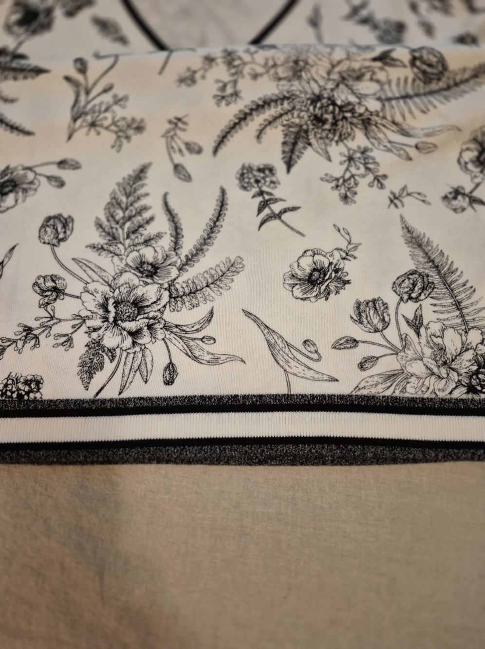 Talbots White Short-Sleeve V-Neck Top with Black Botanical Sketch Print - Picture 7 of 9